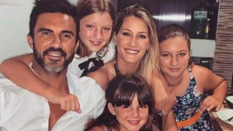 Fabián Cubero, Mica Viciconte y las tres niñas