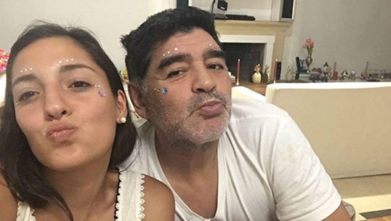 Dalma, Gianinna y Jana querían internar a Maradona por sus adicciones. Dalma, Gianinna y Jana querían internar a Maradona por sus adicciones.