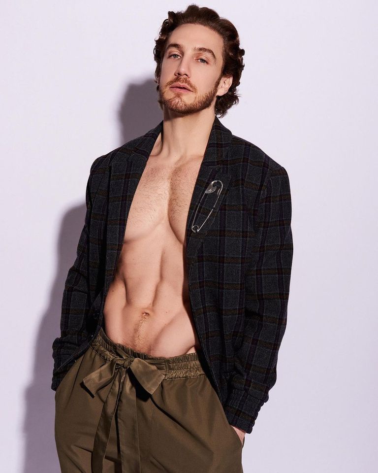 Eugenio Siller fue incluido por la revista People, en español entre los hombres más lindos del mundo