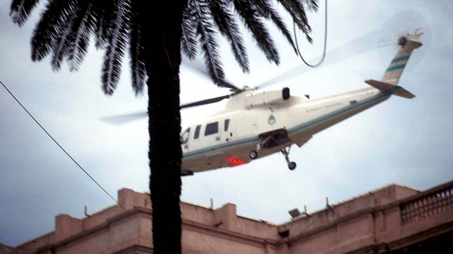 El helicptero con De la Ra visto desde el Patio de Las Palmeras en la Casa de Gobierno