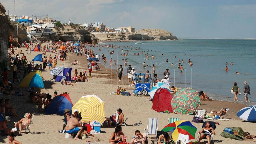 Las playas de Las Grutas son reconocidas por sus aguas templadas