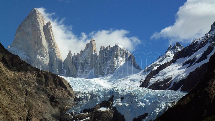 La provincia patagnica ofrece un abanico de posibilidades tursticas y para poder apreciarlas en su totalidad al ser un territorio tan extenso se decidi dividirla en tres corredores