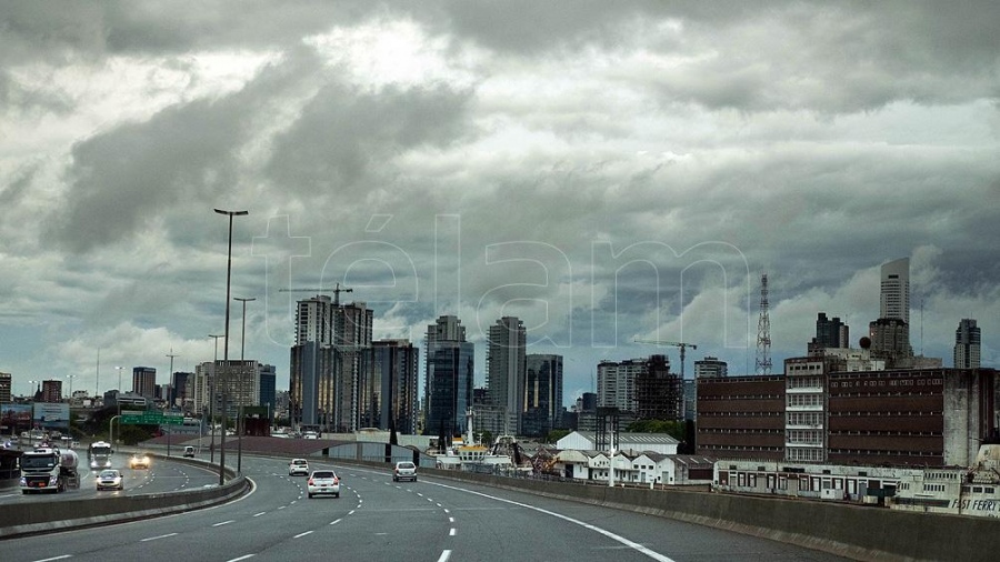 Despus se las temperaturas sofocantes la lluvia trajo el descenso de la temperatura Foto Carlos Brigo