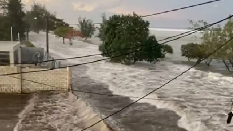 Las autoridades pidieron a la poblacin alejarse de las costas planas 