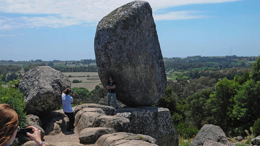 La famosa piedra movediza Foto archivo