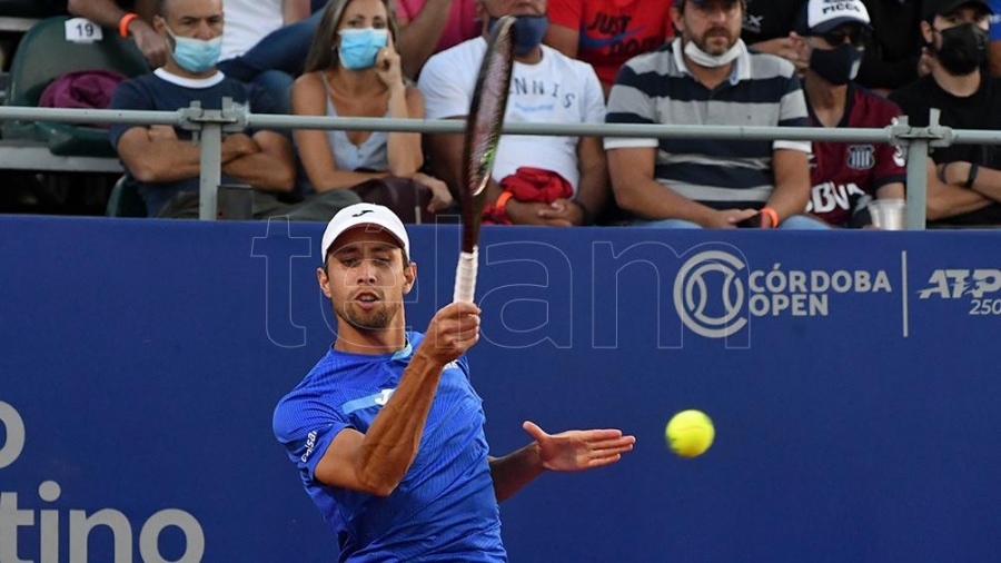 Tenis Galn cay frente al Peque Crdoba Open Foto Laura Lescano 