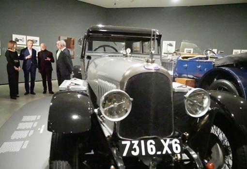 Uno de los impresionantes coches expuestos en el Guggenheim de Bilbao