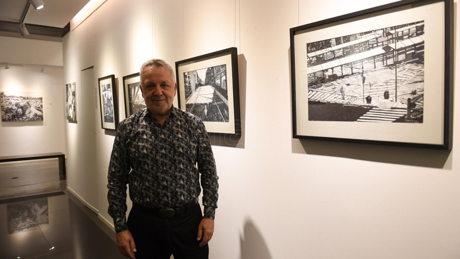 En la muestra puede experimentarse la reflexin que hace el artista sobre un difcil proceso de la humanidad Foto Maximiliano Luna