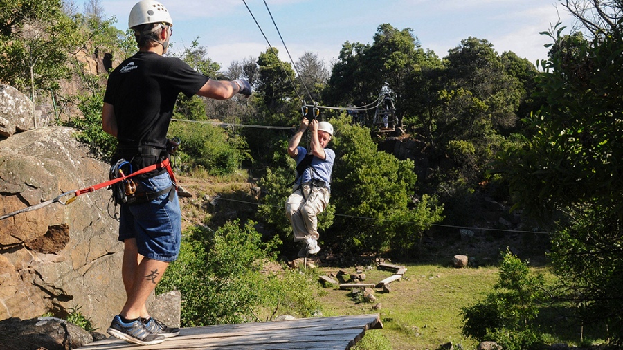 Trekking escalada en roca rapel tirolesa arquera palestra y mountain bike son algunas de las opciones en Tandil