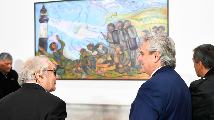 El mural sobre la guerra de Malvinas que Prez Esquivel don a la Casa de Gobierno Foto Presidencia