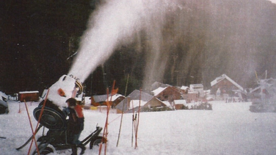 Primeras mquinas de nieve artificial en el cerro Bayo