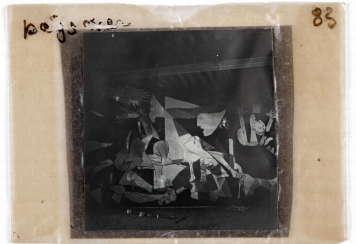 Dora Maar. &#039;El &#039;Guernica&#039;, en pleno proceso creativo, en el taller de la rue des Grands Augustins&#039;, Paris, mayo-junio de 1937