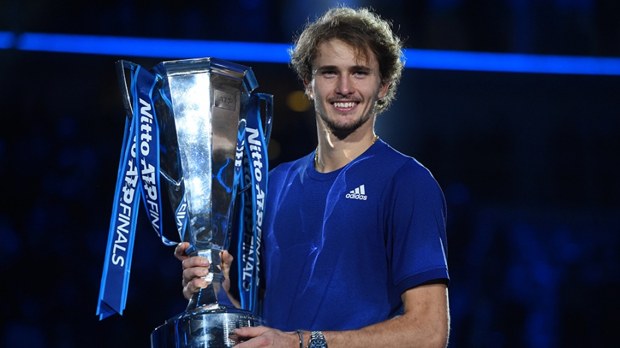 Zverev con el trofeo de campen de la Coa Masters Foto ATPTour_ES