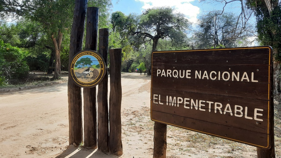 Tlam lleg a El Impenetrable desde Corrientes en un vehculo de la Fundacin Rewilding Argentina que don tierras para la creacin del Parque Nacional y organiz esta visita junto al Instituto de Turismo de Chaco ITC con la aprobacin de la Administr