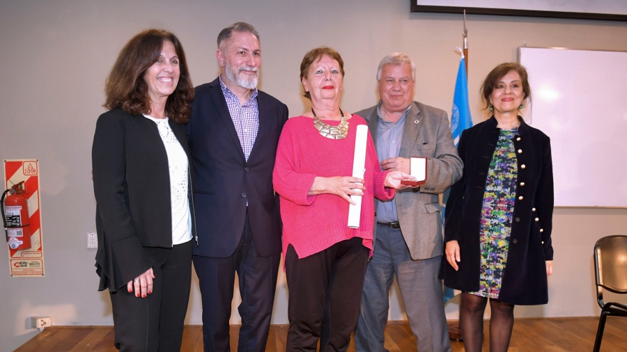 Richard recibiendo su diploma de Doctorado Honoris Causa en Filosofa y Letras de la UBA Foto Julin lvarez