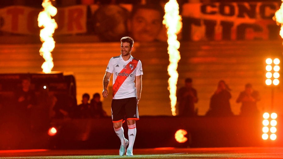 Leonardo Ponzio fue recibido por un colmado estadio Ms Monumental foto Alfredo Luna 