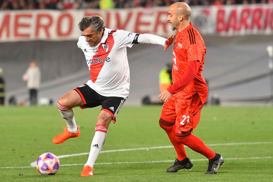 Francescoli hizo un golazo en la despedida de Ponzio foto Alfredo Luna 