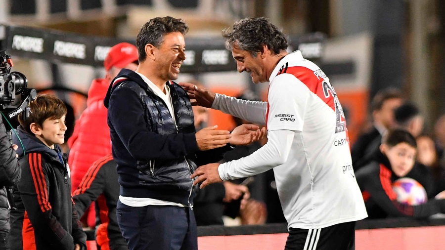 Gallardo y Francescoli con la sonrisa a flor de piel en la despedida de Ponzio foto Alfredo Luna 