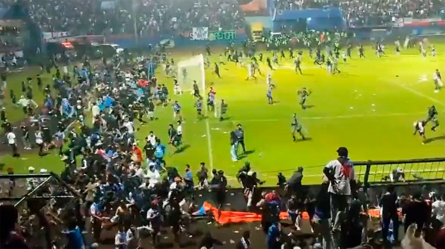 Los violentos incidentes se produjeron en el estadio de Kanjuruhan en la regin javanesa de Malang Indonesia Foto Captura de pantalla