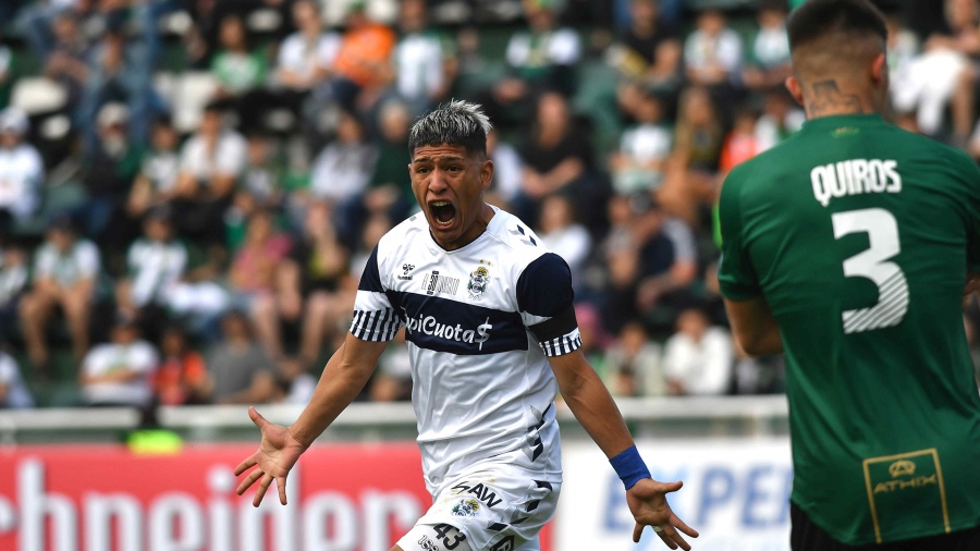 Eric Ramrez celebra el gol de la victoria de Gimnasia ante Banfield Foto Alfredo Luna