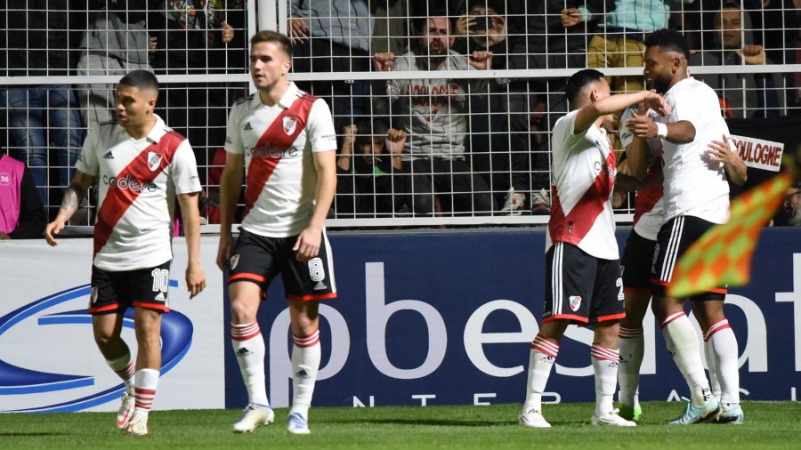 River festeja el gol de Borja que vali un triunfo en Paran ante Patronato Foto Hernn Sarabia