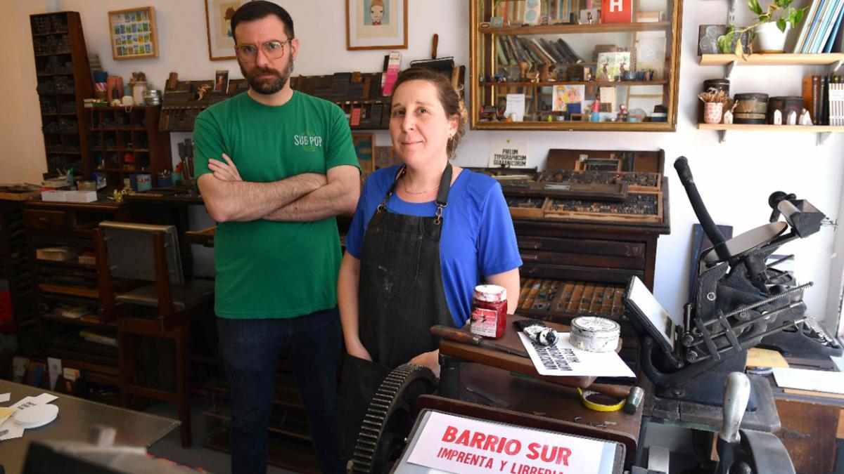 Agustn DAmbrosio y Paula Vergottini creadores del lugar e impulsores de la Feria del Libro Raro Foto Alfredo Luna 