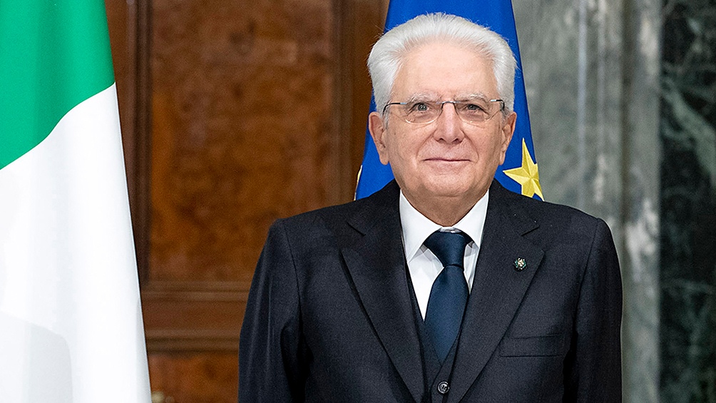 El presidente italiano Sergio Mazzarella fue el primero en saludar al Papa Francisco en el da de su onomstica Foto AFP