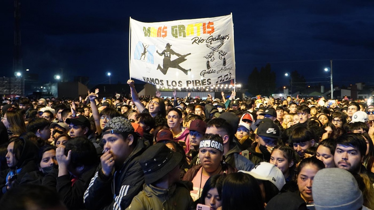 Unas 50 mil personas participaron de la primera noche de los festejos Foto Walter Daz