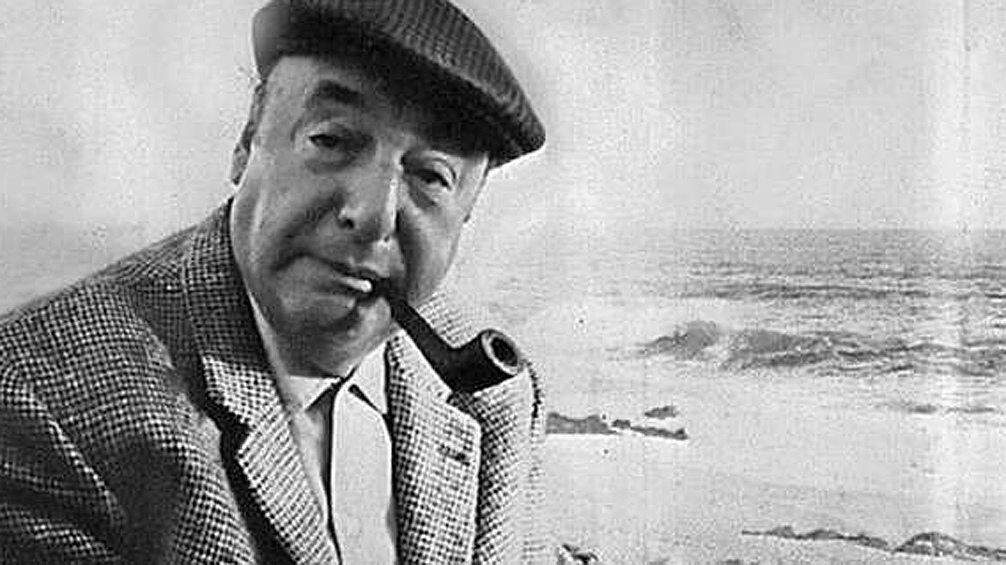 Ardiente paciencia es la historia del vnculo que se gesta entre el poeta Pablo Neruda y su cartero