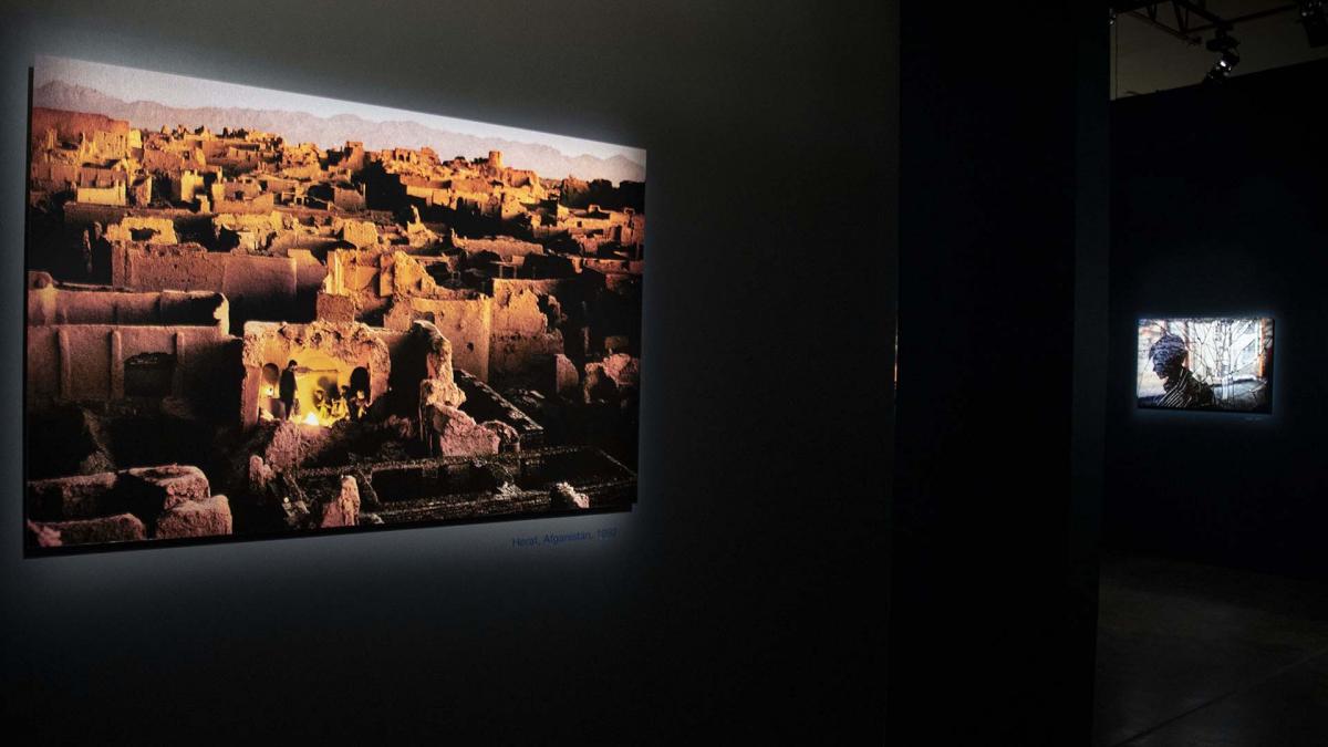 Los paisajes agrestes de las zonas en conflicto de todo el mundo son uno de los motivos salientes de McCurry Foto Lara Sartor