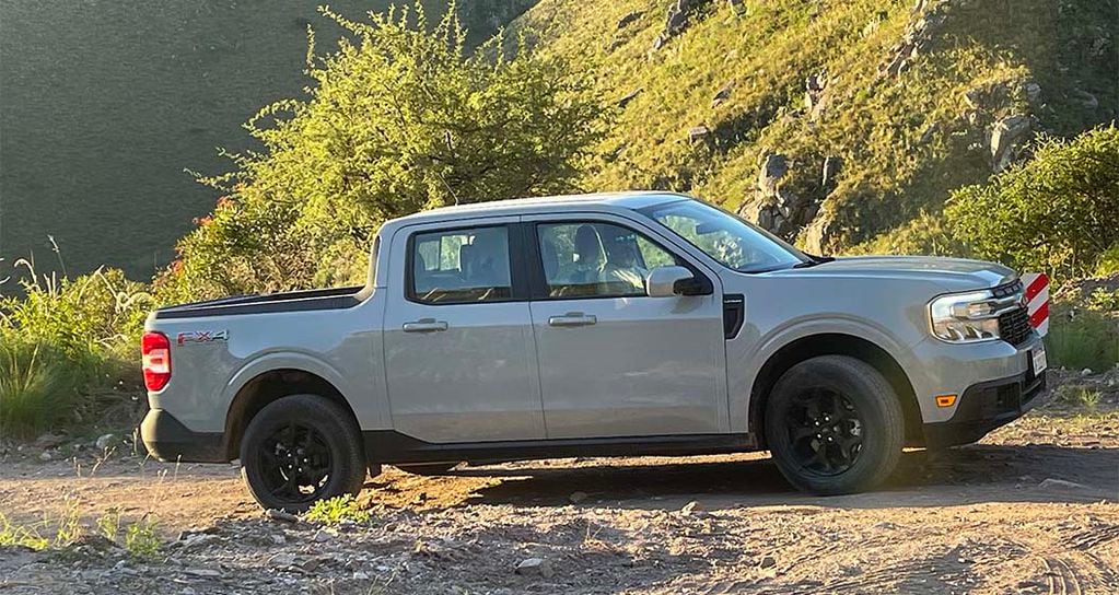 La Maverick Lariat cuenta con un paquete off-road que le permite incursionar por terrenos no muy complejos. 