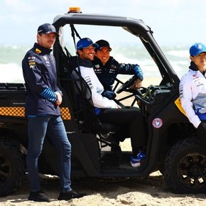 Video: los pilotos de Fórmula 1 corrieron una carrera ¡en la playa!