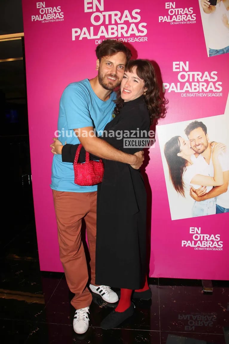 Cande Vetrano y Andrés Gil en el estreno de En Otras Palabras de prensa de En Otras Palabras (Foto: Movilpress).